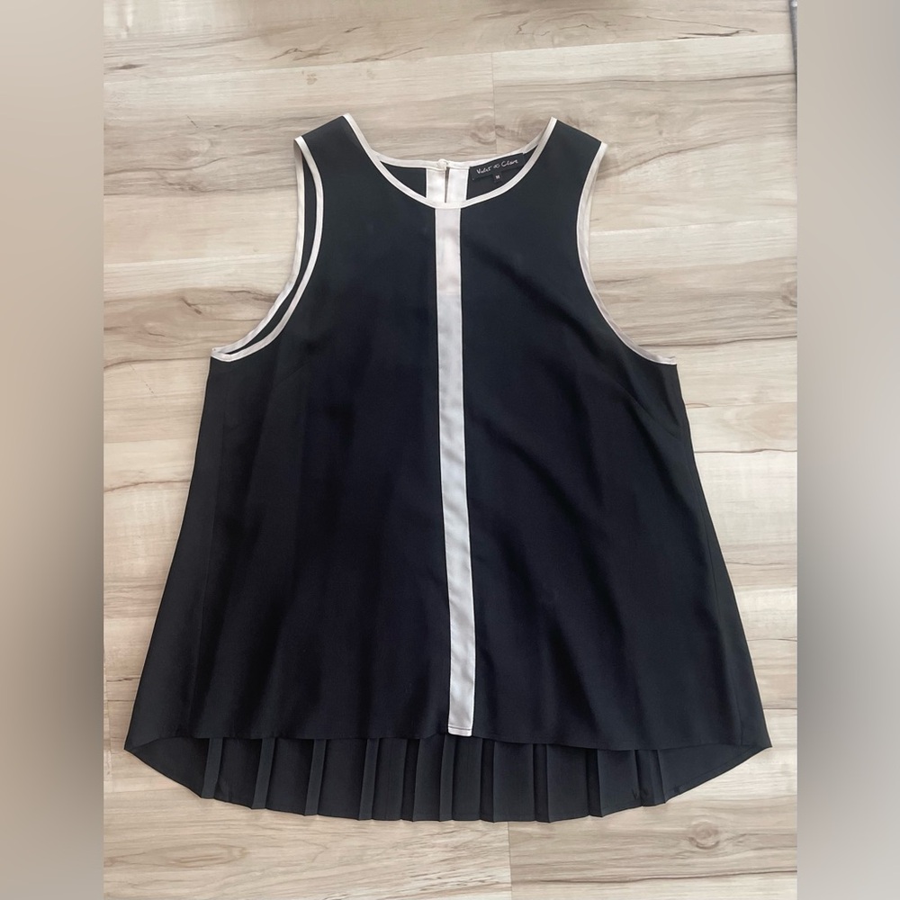 Violet & Claire Black and White Sleeveless Blouse